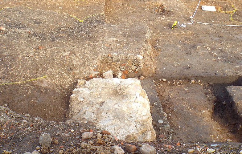 Surviving Roman wall in the foreground and the 'cut' that is left when the wall has been robbed out