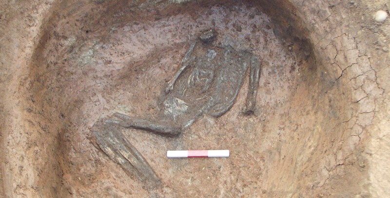 Articulated prehistoric burial at Ettington Rd, Staffordshire - Ben Moore (excavator)